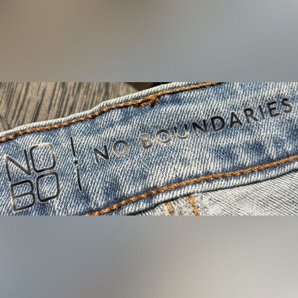 New! No Boundaries Relaxed Fit Stretch Denim Super High Rise Straight Distressed - Picture 6 of 8